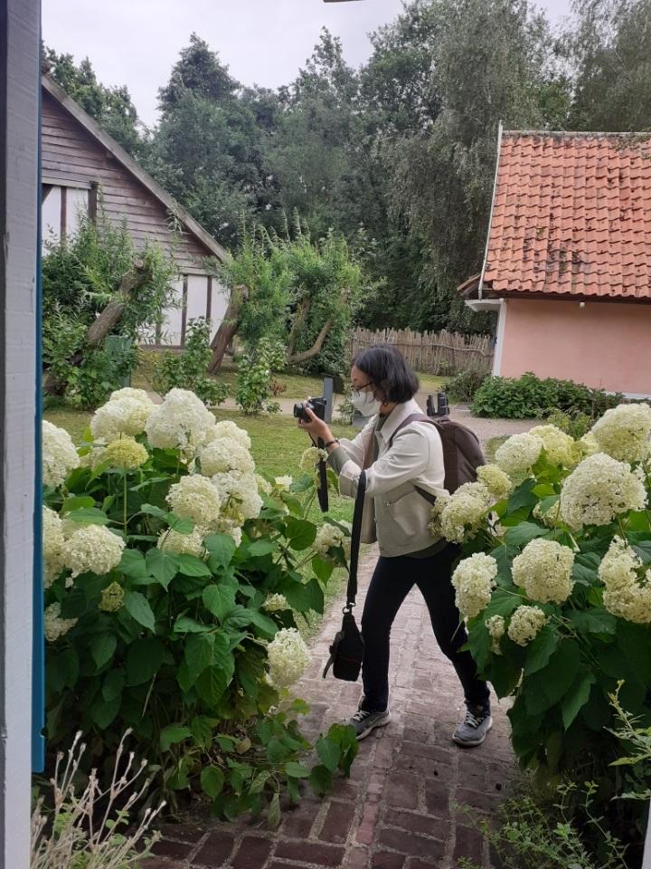 Une bloggeuse coréenne publie un reportage sur le Musée de Plein Air de Villeneuve d’Ascq à destination des internautes coréens.